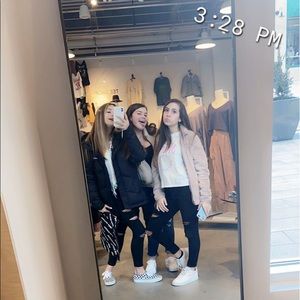 Meet your Posher, Ava